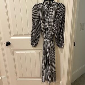 Ann Taylor Black and White Patterned Long Sleeve Dress